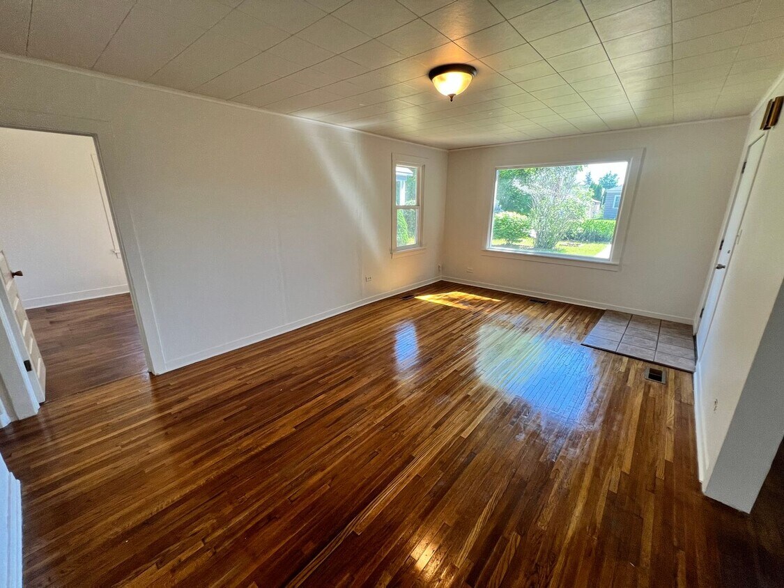 Primary Photo - Adorable Shadle Bungalow - 2 Bed, 1 Bath +...