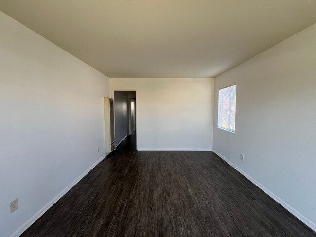 Building Photo - 864 Riverlawn Ave