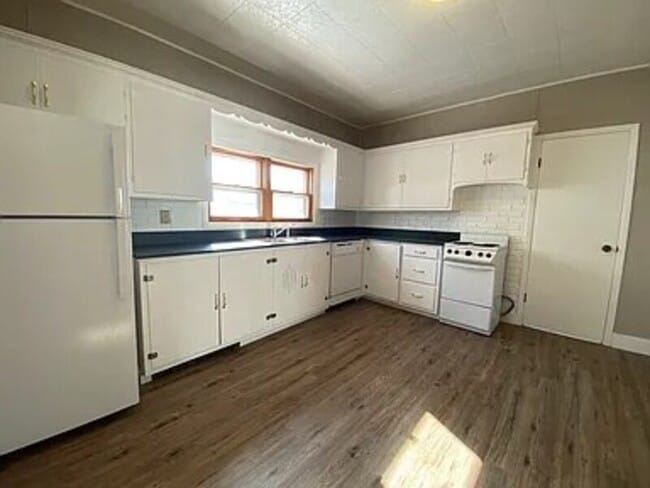 Building Photo - 2012 Madison St