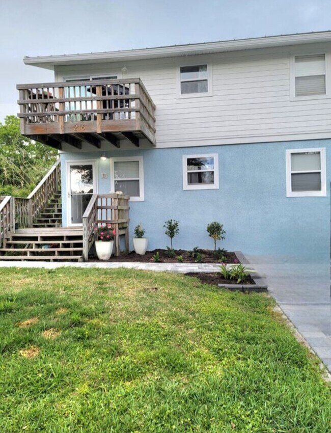 Lower Level Unit - 216 12th St