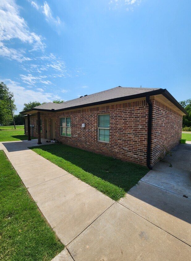 Foto principal - 415 E 13th St