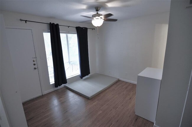 Foto del edificio - 2207 Leon St