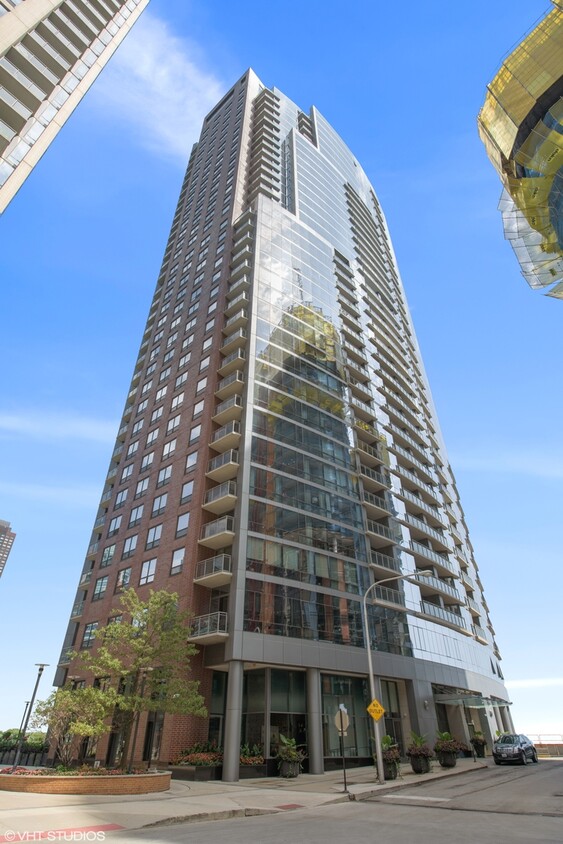 Foto principal - 450 E Waterside Dr