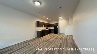 Building Photo - Modern Luxury: 3BR Townhome with Stylish F...