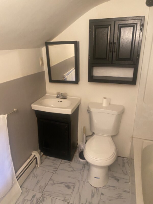 90 Pine St Unit Apt 2, Pawtucket, RI 02860 Room for Rent in Pawtucket