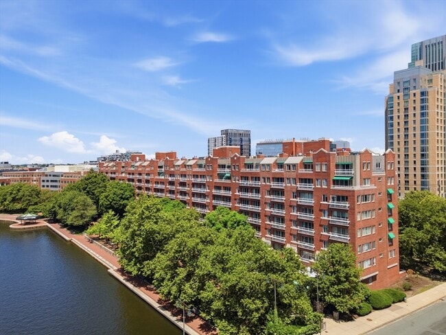 Building Photo - 6 Canal Park
