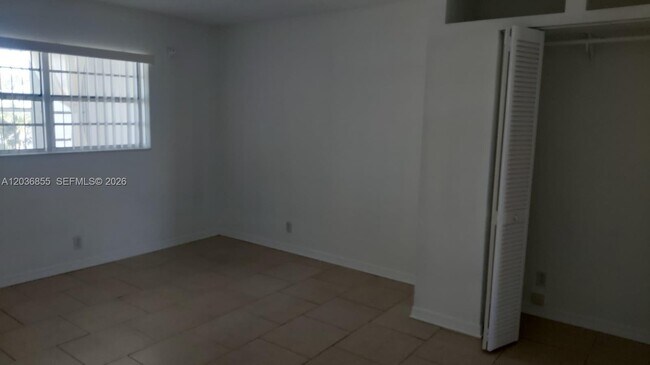 Building Photo - 7897 Golf Cir Dr