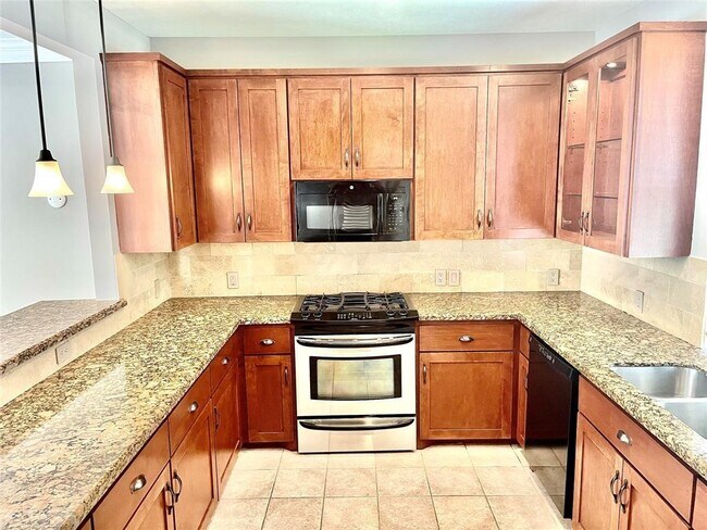 Foto del edificio - 4411 Castle Ct Pl