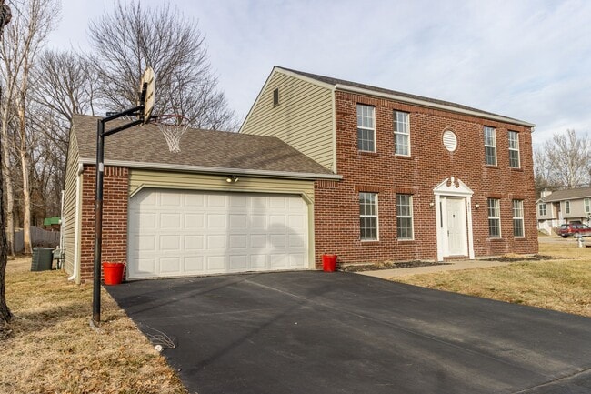 Building Photo - Beautiful Colonial Style Contemporary Home in South Columbia!
