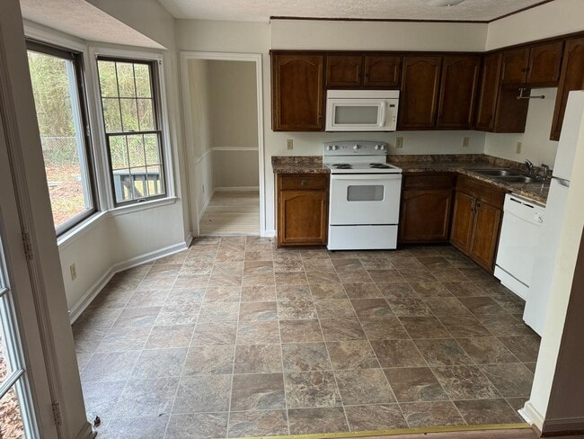 Building Photo - 4315 Greenbrier Dear Rd