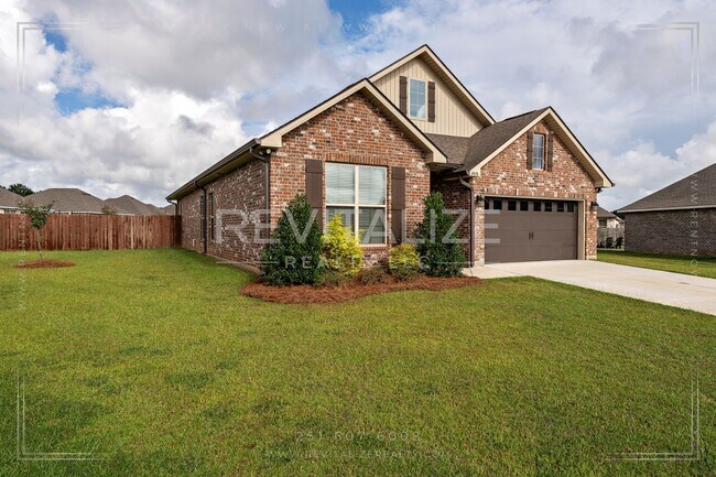 Foto del edificio - HALF-DEPOSIT SPECIAL! Stunning Luxury Home in Silverhill with Huge Diamond Shaped Backyard!