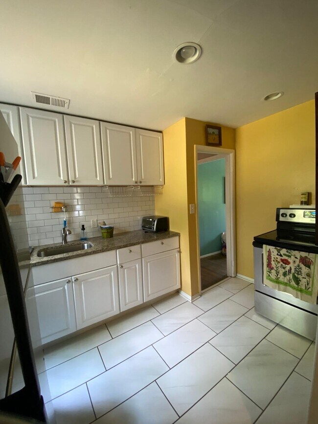 Foto del edificio - 2863 Norwood Blvd