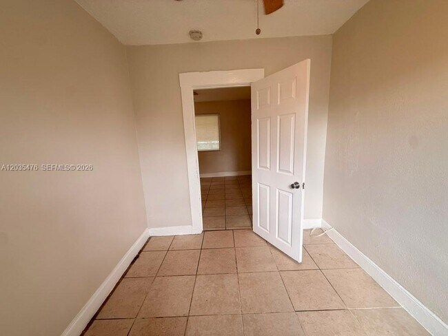 Building Photo - 61 NE 59th Terrace