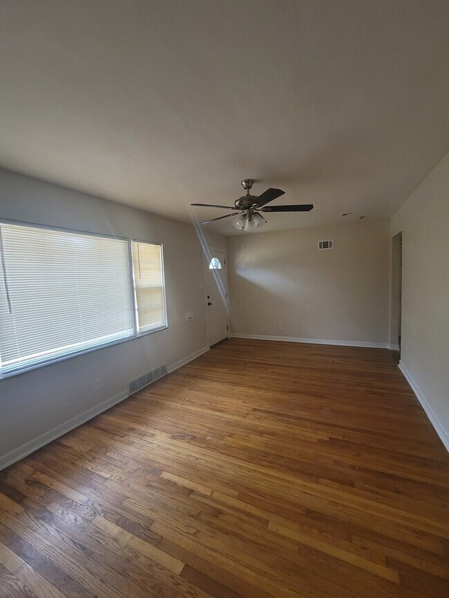 Building Photo - 8430 Falmouth Dr