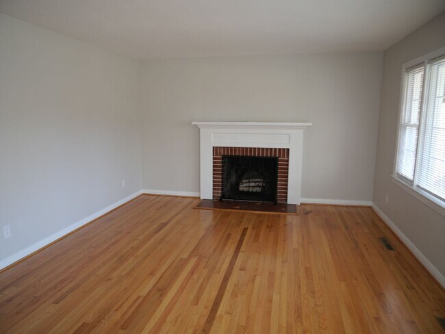 Foto del edificio - 8 Terrace Dr