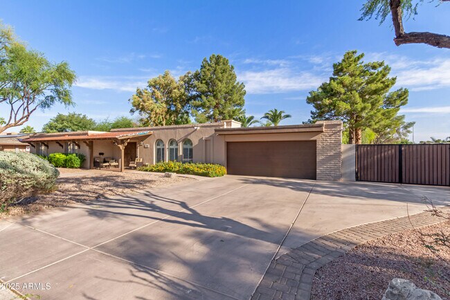Foto del edificio - 481 W Half Moon Way