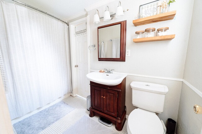 Building Photo - 1025 N 34th St