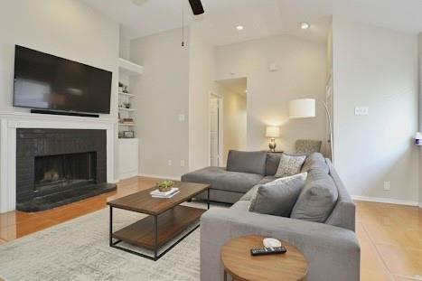 Foto del edificio - 9727 Pinehurst Ln