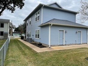 Building Photo - 1018 S Booth Ln