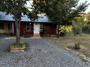 Building Photo - 881 Greenhead Rd