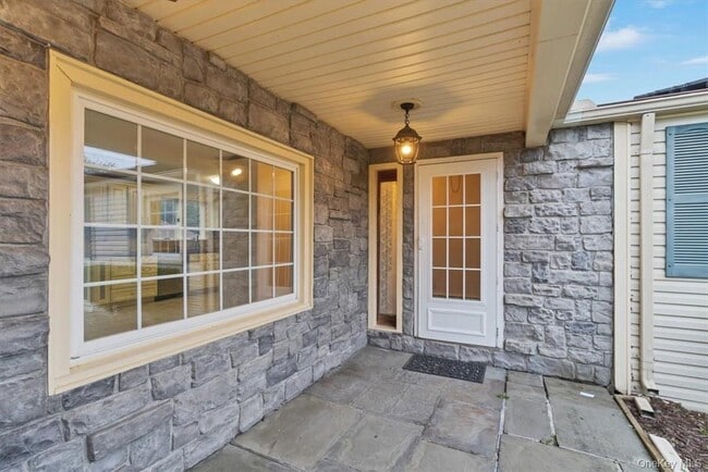 Foto del edificio - 1467 Goshen Turnpike