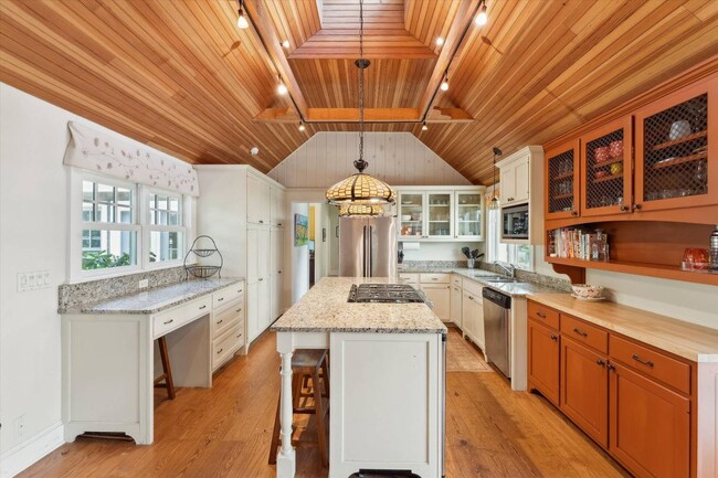 Foto del edificio - 695 Main St