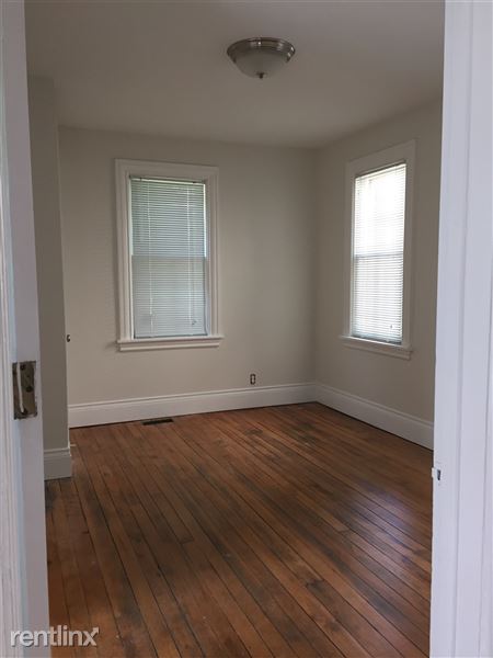 Building Photo - 353 Alexander St