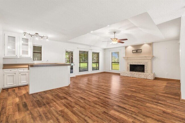 Building Photo - 3127 Lake Island Dr