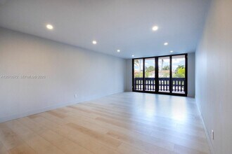 Building Photo - 90 Edgewater Dr