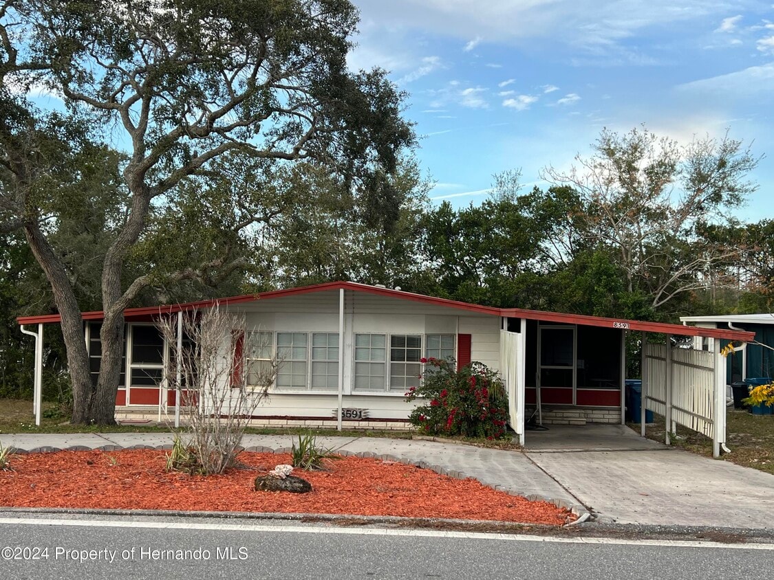8591 Highpoint Blvd, Brooksville, FL 34613 House Rental in