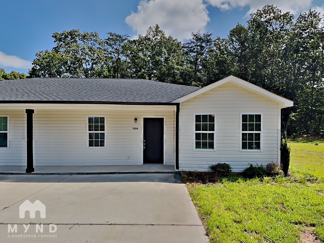 Foto principal - 3284 Anderson Mountain Rd