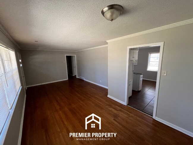 Building Photo - Spacious 3BR Memphis Home w/ Hardwood Floors, Brick Fireplace & Fenced Yard