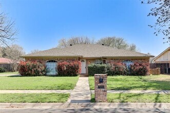 Building Photo - 7020 Stonybrooke Dr