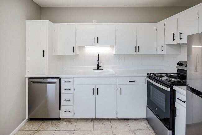 Foto del edificio - Spacious 3-Bedroom Apartment in Millard!