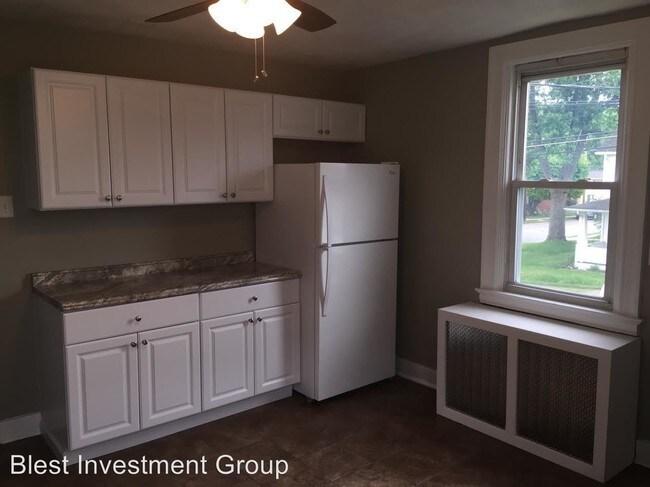 Building Photo - 1 br, 1 bath Apartment - 357 2nd Ave