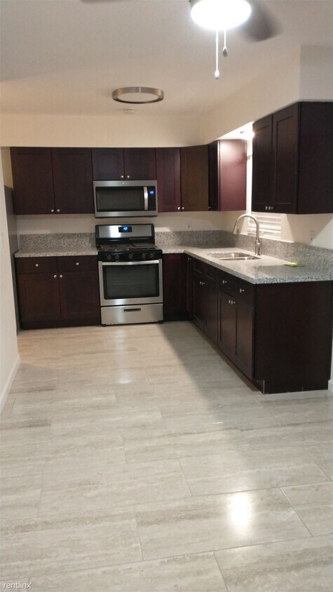 Primary Photo - 4 br, 2 bath House - 203 E 4th St