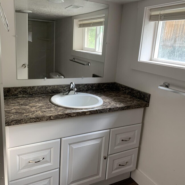 Building Photo - 143 W 400 S