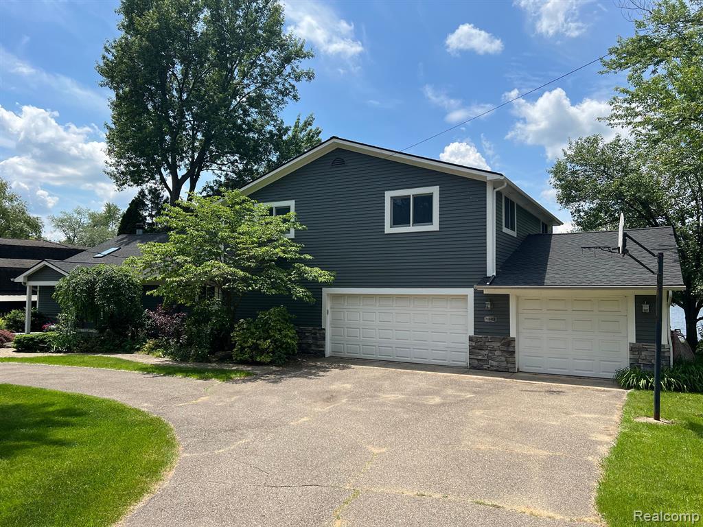 4870 Lakeview Blvd, Clarkston, MI 48348 House Rental in Clarkston, MI