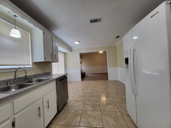 Foto del edificio - 1708 Kenyon St