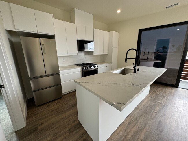 Building Photo - 2168 Balboa Ave