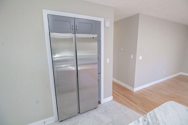 Foto del edificio - 715 Bluffdale Dr