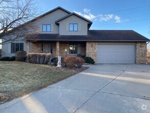 Building Photo - 150 Fairway Ct