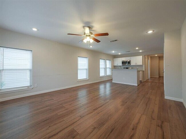 Foto del edificio - 5317 Reiger Ave