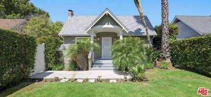 Building Photo - 1149 N Poinsettia Pl