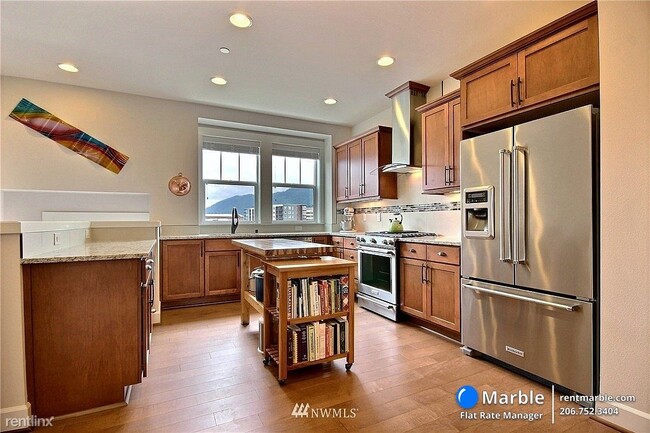 Building Photo - 3 br, 3 bath Townhome - 1330 Williamsburg ...
