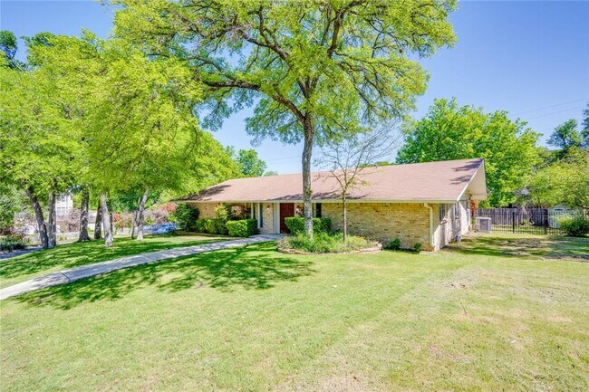 Foto del edificio - 405 Westbrook Dr