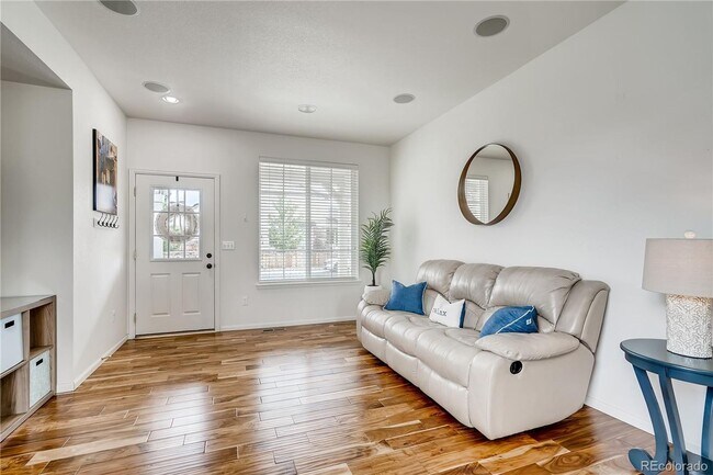 Foto del edificio - Beautiful 3 Bed, 3 Bath with a Loft Single Family Home in Meadows Neighborhood.