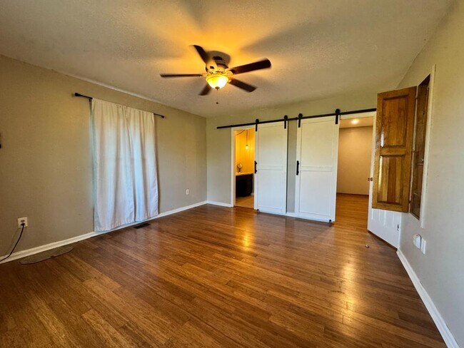 Foto del edificio - 1422 Old Peachland Rd