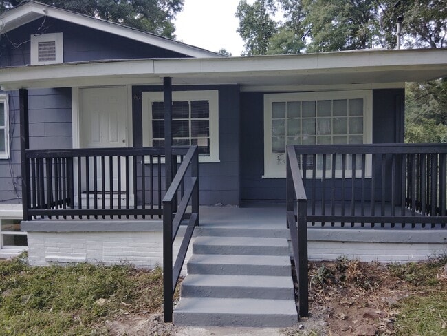Building Photo - 418 Holly Dr SE