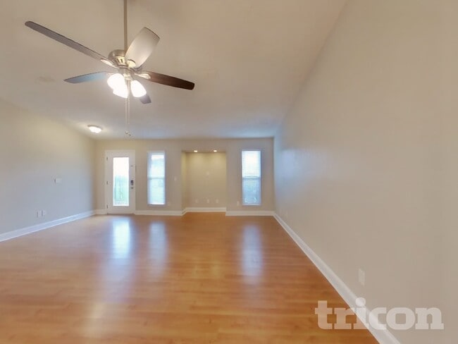 Building Photo - 554 Peregrine Ct